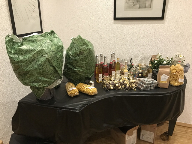 Archiv Heimatverein Oeffingen - Weihnachtsfeier 2022 Tombola Gewinne