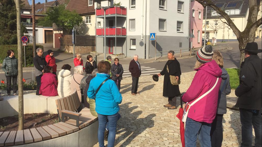 Archiv Heimatverein Oeffingen - Ortsrundgang Landfrauen 2023 Klosterplatz