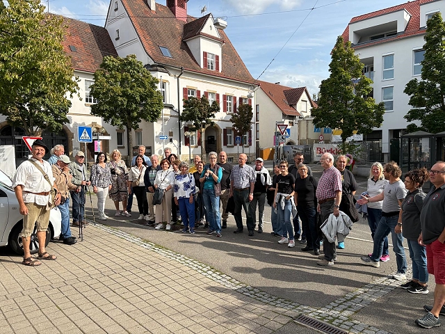 Archiv Heimatverein Oeffingen - Ortsrundgang 2025 - Rathaus