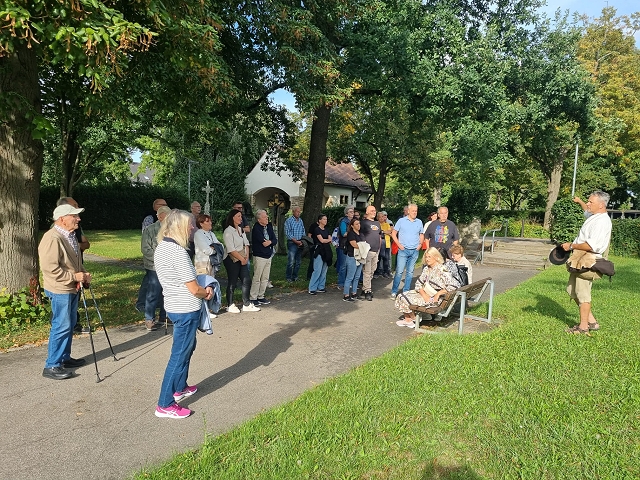 Archiv Heimatverein Oeffingen - Ortsrundgang 2025 - Frisoni Denkmal